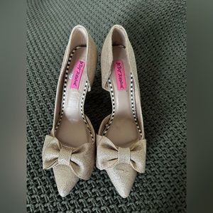 Betsey Johnsons Shoes Size 7.5
